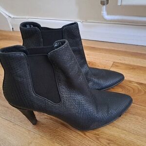 Elegant Black Textured Heeled Boots